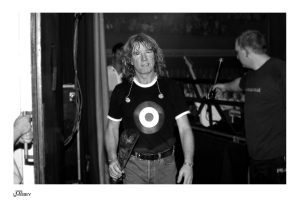 Rick Parfitt coming off stage with rose stage, Status Quo #006