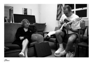 Francis Rossi &Rick Parfitt in dressing room, Status Quo #008