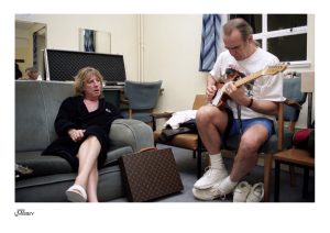 Francis Rossi & Rick Parfitt in dressing room, Status Quo #009